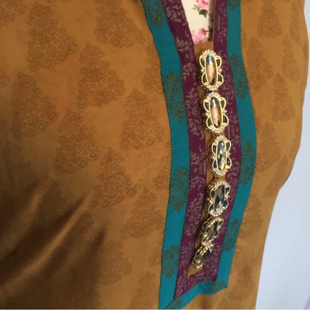 Exclusive boutique
Pakistani Kurti in perfect condition.